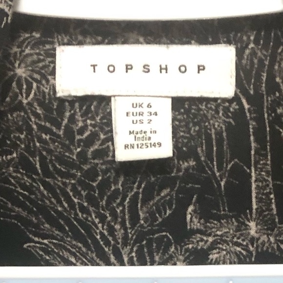 TOPSHOP  Size 2 Black with White Hawaiian Print Tie Front - Picture 6 of 7